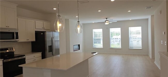 Building Photo - 607 Rose Hl Ln SW