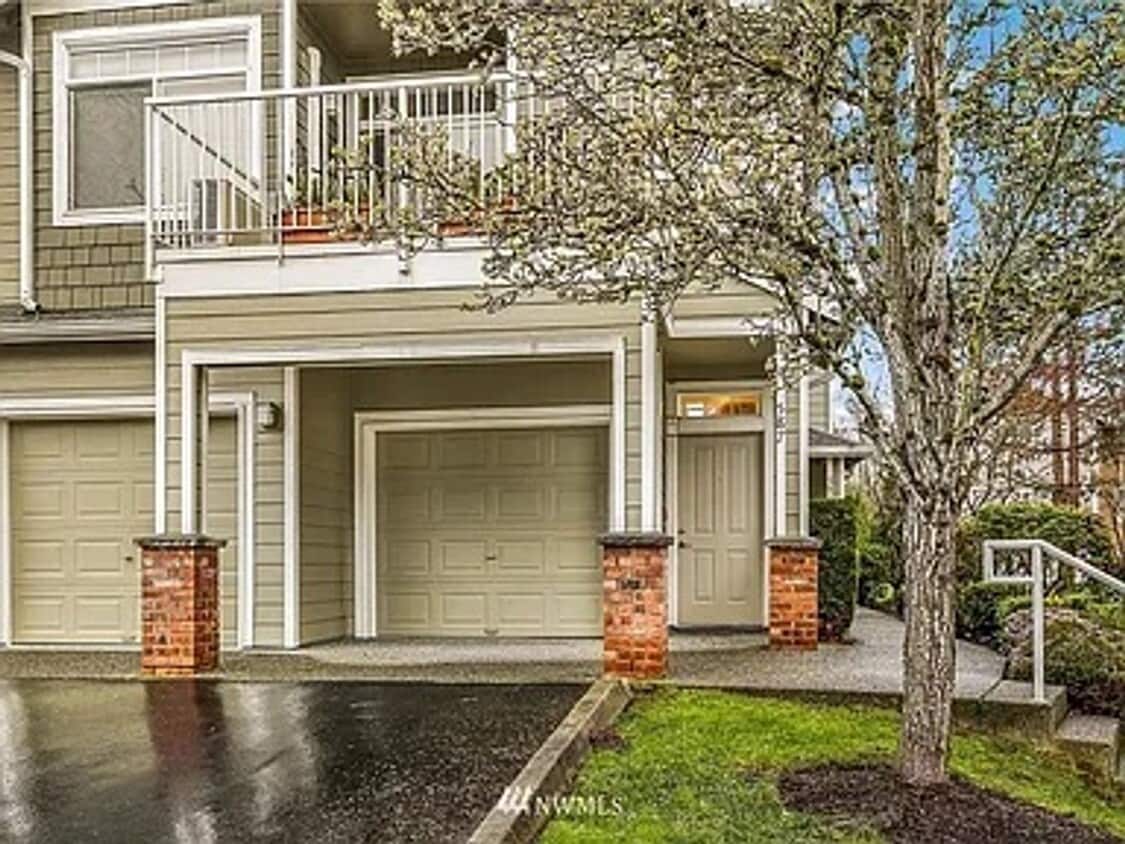 Sammamish 2 Bed 2 Bath - Sammamish 2 Bed 2 Bath