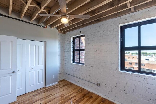 Building Photo - 116 N 4th St