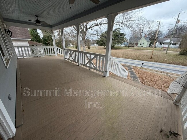 Building Photo - 8 N Broad St