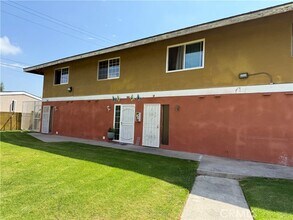Building Photo - 631 S Fairview St