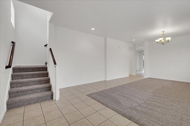 Building Photo - 566 Del Mar Cir