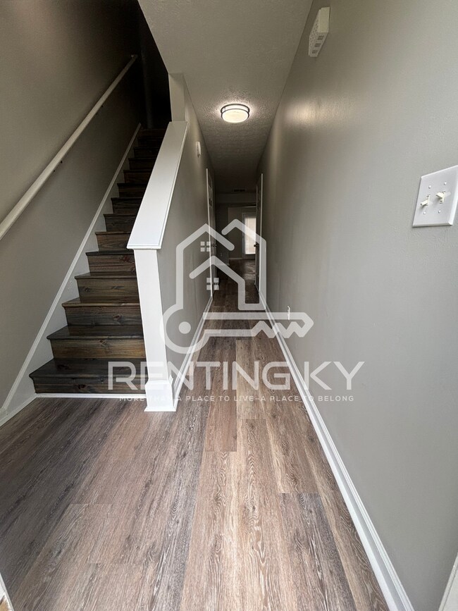 Foto del edificio - Newly Renovated 3-Bed, 1.5-Bath Townhome with Garage!