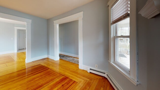 Building Photo - 376 Fellsway W