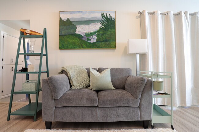 Foto del edificio - 8915 NE Hill Way