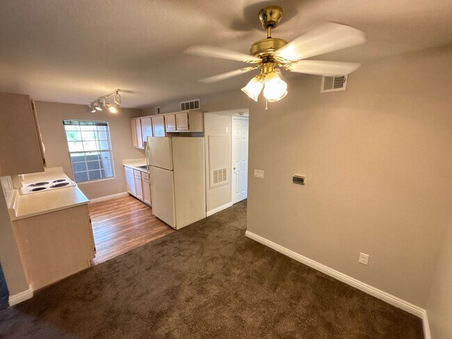 Building Photo - Cozy 1Bed/1Bath 2nd floor Condo in Henderson!