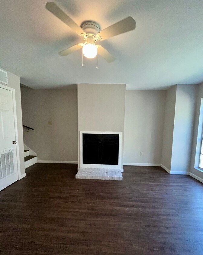 Foto principal - 8281 Bayou Fountain Ave