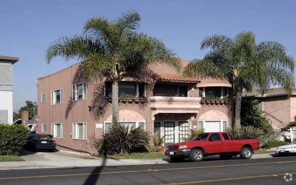 Primary Photo - 4445 E 4th St