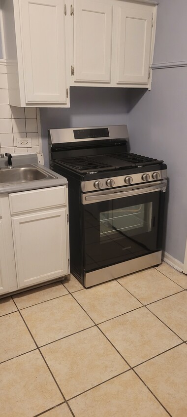 New Stove - 915 W 95th St