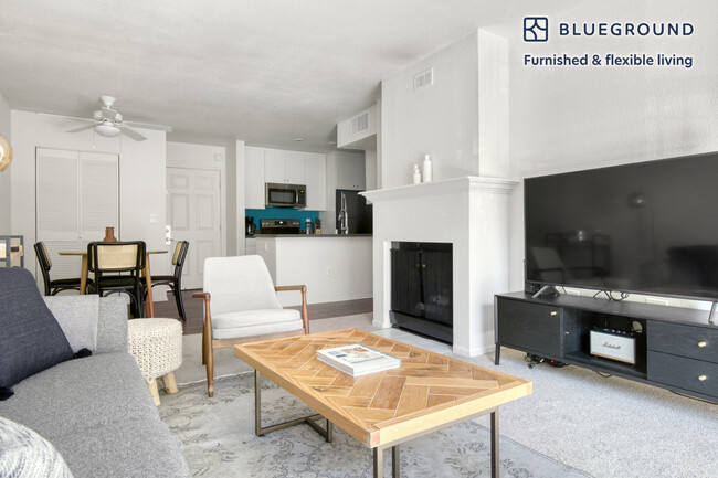 Foto del edificio - 3612 Barham Blvd