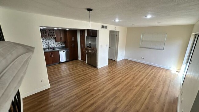 Building Photo - Beautiful 3 bed 2.5 bath town home in Mait...