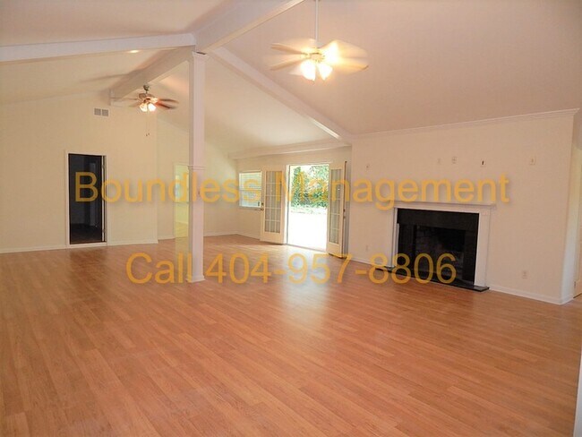 Building Photo - Renovated 3 BR/2 BA Ranch In Sandy Springs...