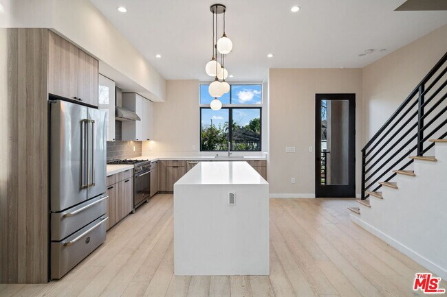 Foto del edificio - 4429 Tujunga Ave