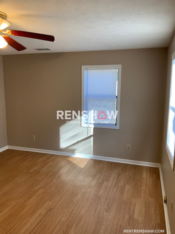 Foto del edificio - 819 Friendship Rd