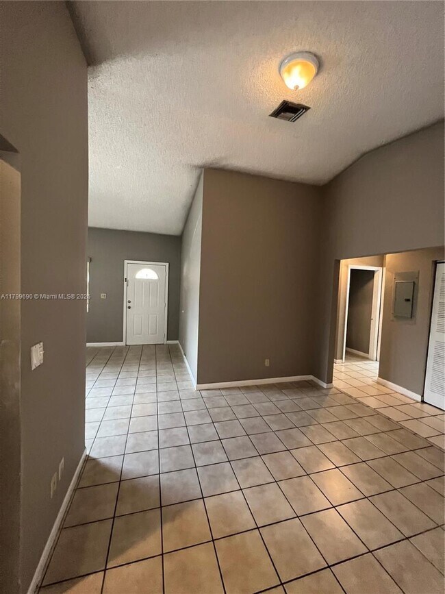 Foto del edificio - 1179 NW 60th St
