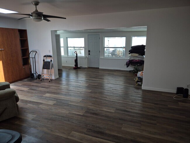 Foto del edificio - 7709 W Hanna Ave