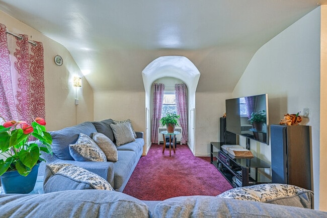 Building Photo - 80 W Kingsbridge Rd