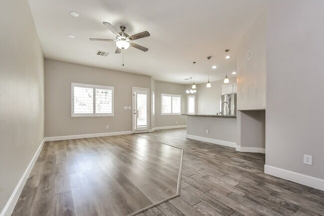 Foto del edificio - 5085 Wild Creek Falls Way