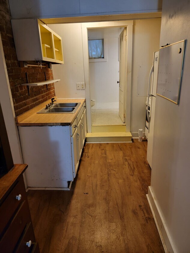 Garden kitchen - 683 State St