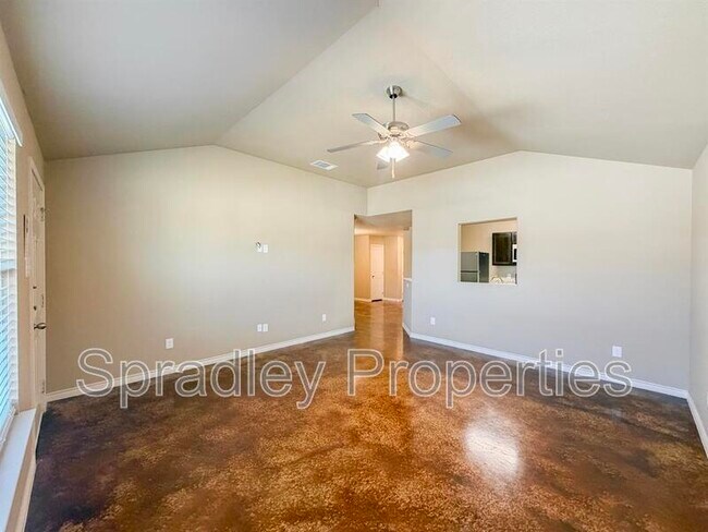 Building Photo - 1008 San Saba Ct