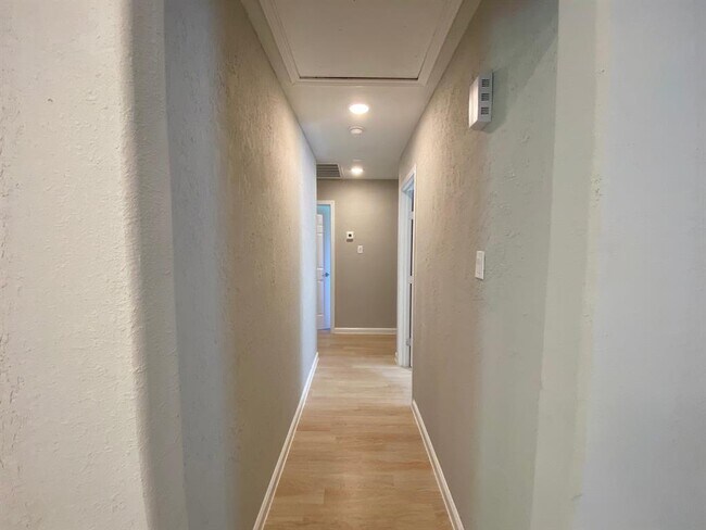 Foto del edificio - 14311 Waterloo Dr