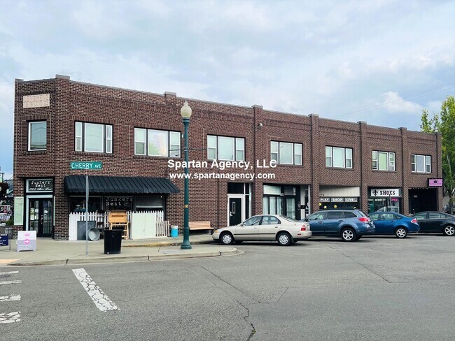 Building Photo - 927 Kincaid Ave