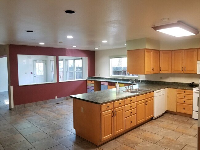 Large Dining Area - 1836 19th St