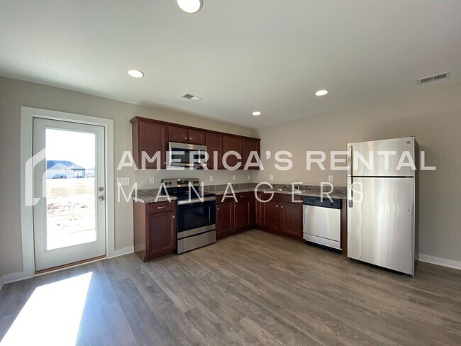 Foto del edificio - Beautiful home for Rent in Talladega, AL!!...