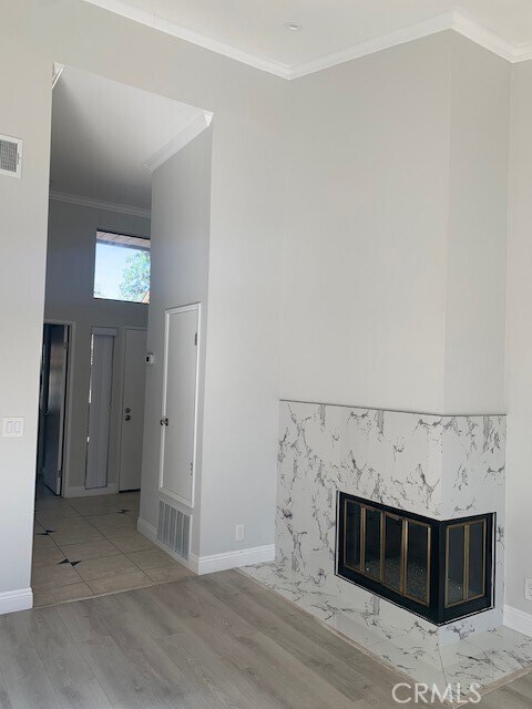 Foto del edificio - 16211 Downey Ave