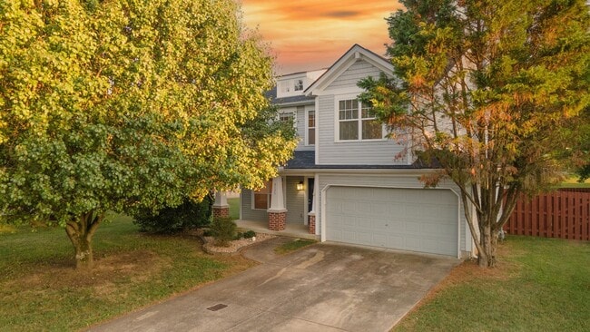 Building Photo - **BE THE LUCKY ONE TO LIVE IN THIS UPDATED NASHVILLE/ BELLEVUE HOME**