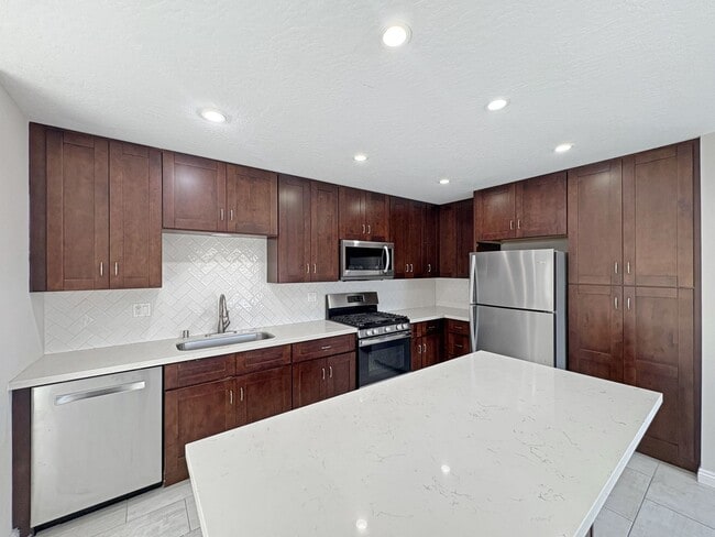 Building Photo - Spacious 4B/3BA Rancho Bernardo Home with ...