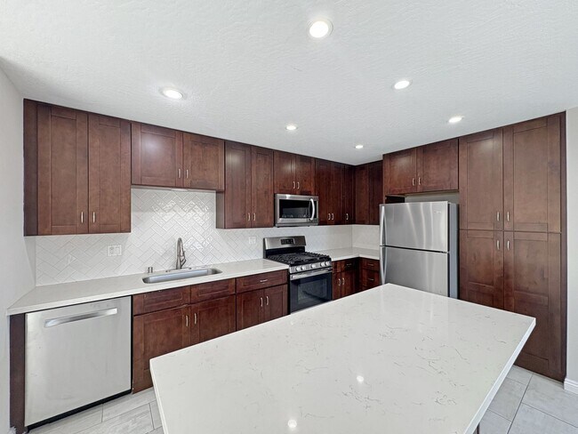 Building Photo - Spacious 4S Ranch Home with Private Yard &...