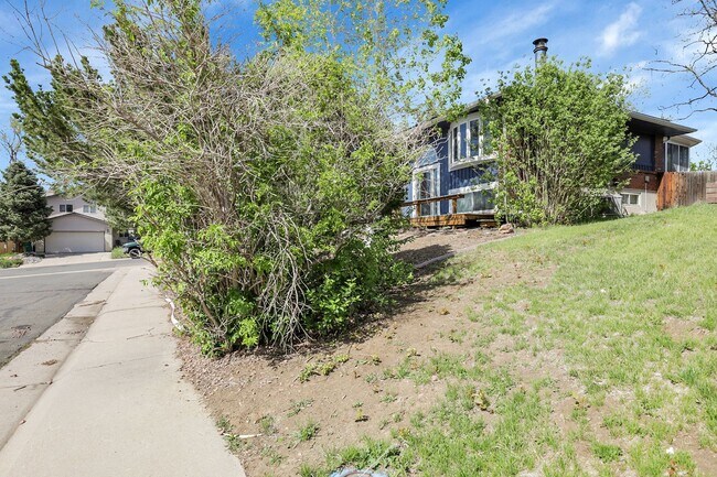 Foto del edificio - 3 bedroom, 3 bathroom home with 2 car garage