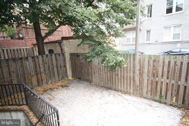 Building Photo - 1614 Riggs Pl NW