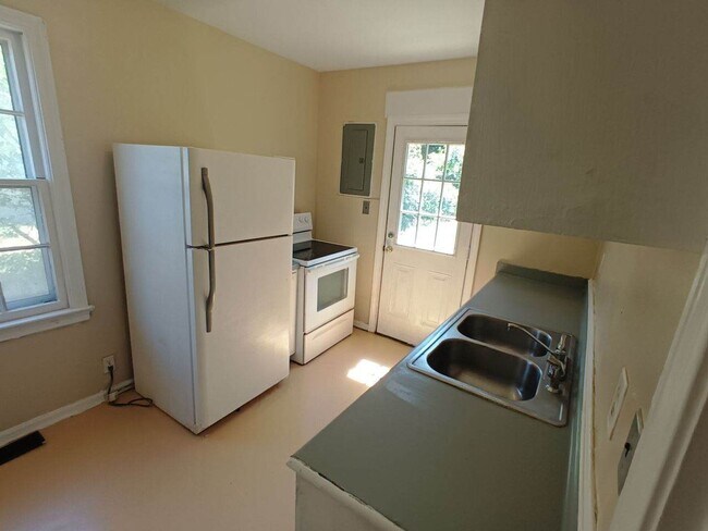 Building Photo - BELOW MARKET RENT!