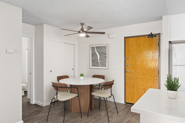 Apartamento remodelado - The Plaza Apartments *$2760 OFF MOVE-IN*