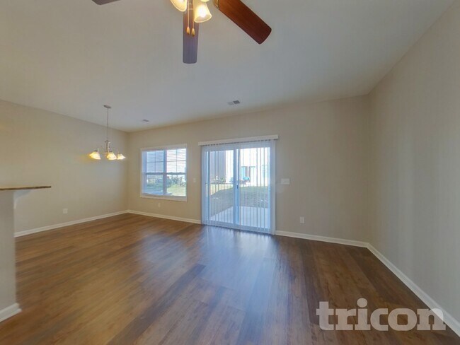 Foto del edificio - 926 Dawsons Park Wy