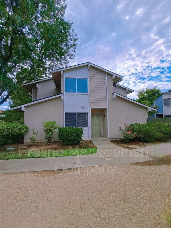 Building Photo - 4765 N Cedar Ave
