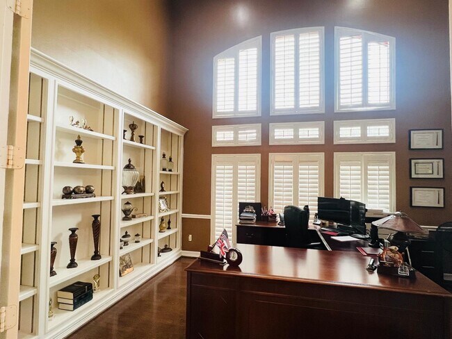 Foto del edificio - 4114 Fisher Lake Dr