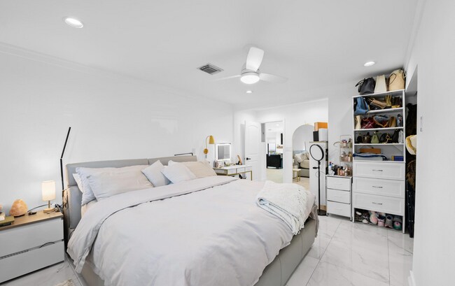 Foto del edificio - 2601 NE 8th Ct