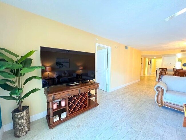 Foto del edificio - 8700 Ridgewood Ave