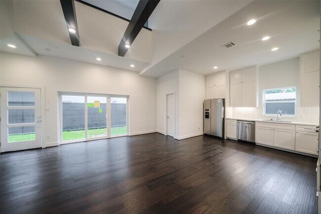 Building Photo - 7714 Jacquelyn Oaks Rd