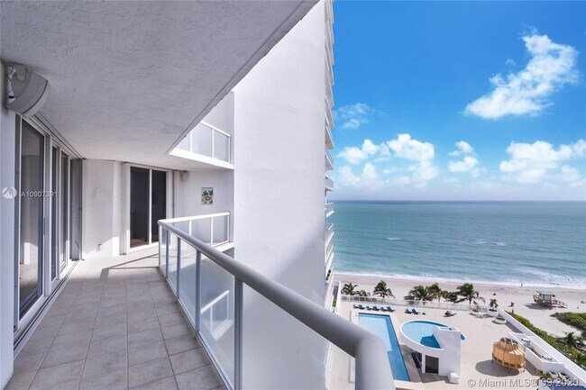 Building Photo - 16425 Collins Ave