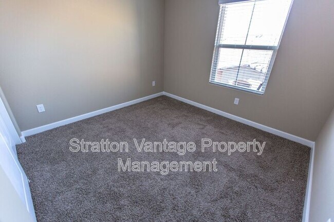 Foto del edificio - 240 W Juniper Ave