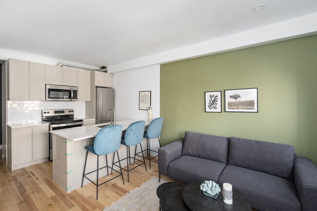 Building Photo - 4930 Av Saint-Kévin