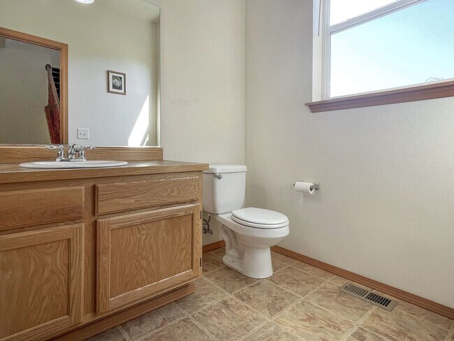 Foto del edificio - 2-Story home available in Kennydale.