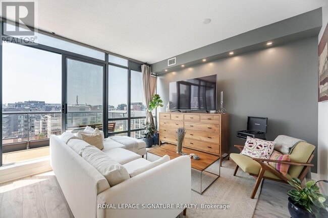 Photo du bâtiment - 438 King St W