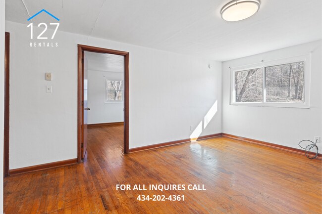 Foto del edificio - Comfortable & Convenient 1-Bedroom Apartment in Prime Lynchburg Location!