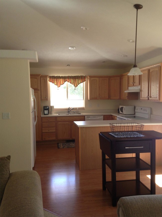 Building Photo - 4121 Park Dr