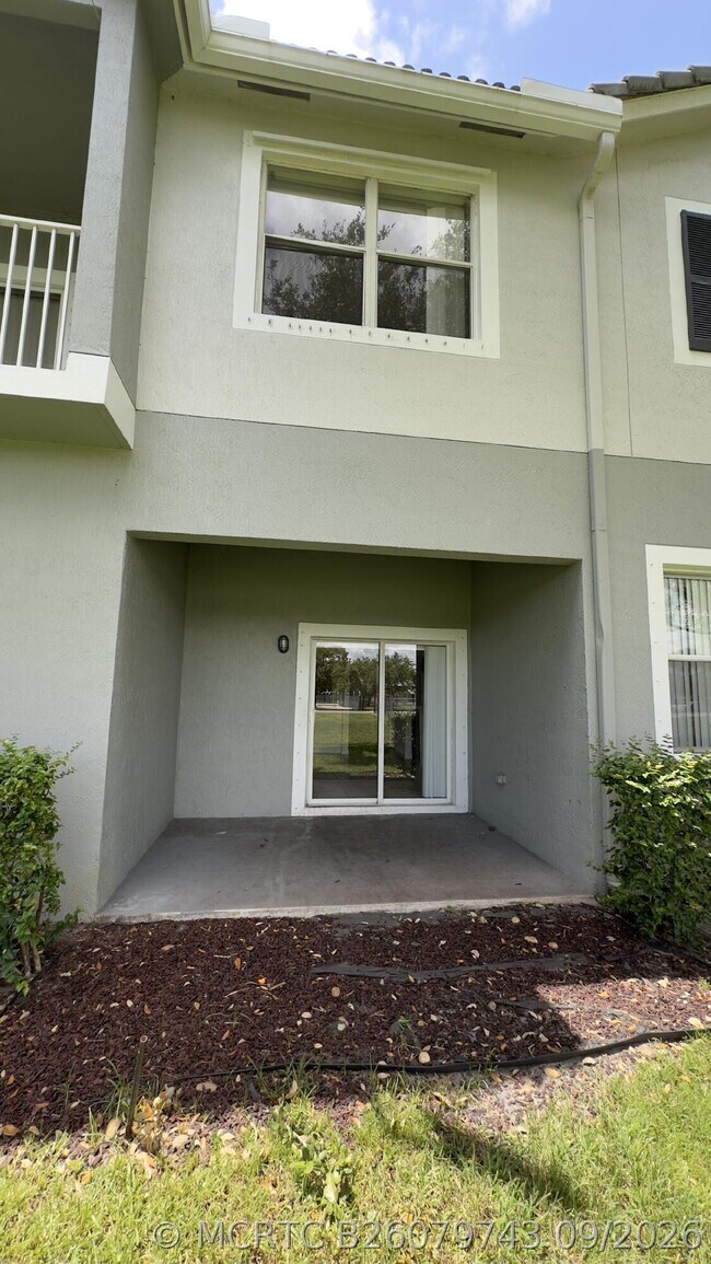 Building Photo - 3042 Grandiflora Dr